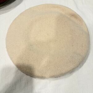 Urban Outfitter 100% Wool Beige Cream Beret Classic French Hat New without tags